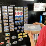 Souvenirs d’Auch : les objets locaux attirent les touristes et soutiennent le commerce.