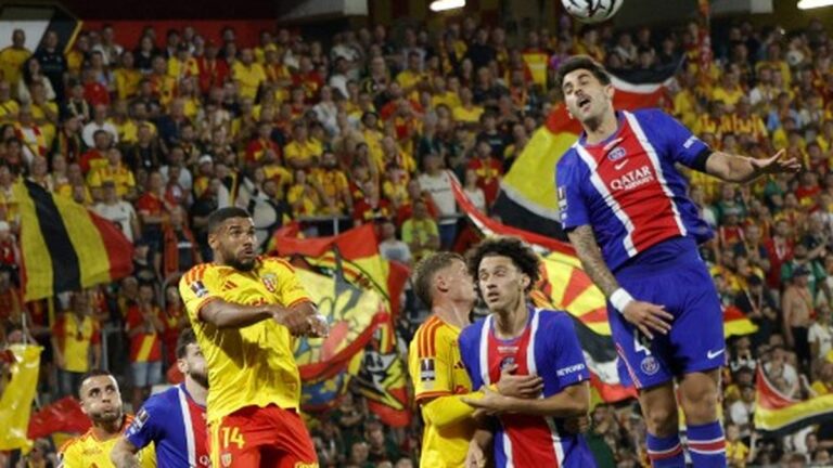 RC Lens bat le PSG en Trophée des champions malgré une expulsion et un joueur en moins.