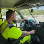 Immersion avec Geoffroy, patrouilleur sur l’autoroute A8, face aux défis de la sécurité routière.