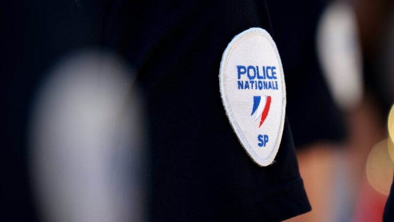Enfant de 8 ans sauvé par des voisins après avoir été séquestré par sa mère et son beau-père à Nîmes.
