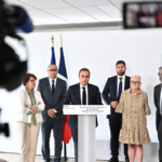 En Gironde, le Premier ministre confronté aux sinistrés, assure un soutien continu.