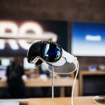 Apple licencie 60 employés de Vision Pro, suscitant des inquiétudes dans le secteur technologique.