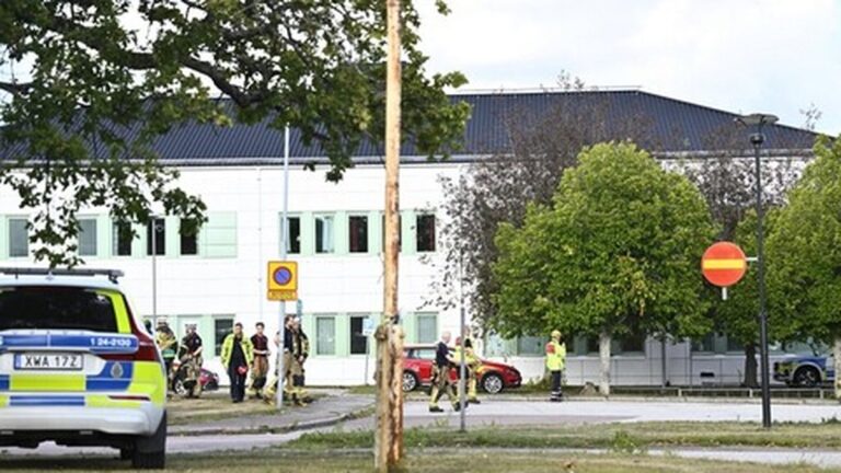 Attaque à l’épée en Suède : un mort et plusieurs adolescents blessés, l’assaillant arrêté.