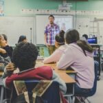 Licenciement d’un professeur de collège pour refus d’évaluation et télétravail non autorisé