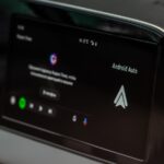 Un nouveau trojan cible Android Auto, transformant les véhicules en botnets.