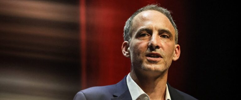 Raphaël Glucksmann déclare sa candidature à l’élection présidentielle française de 2027.