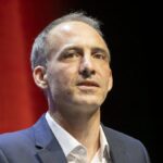 Raphaël Glucksmann annonce sa candidature à la présidentielle sur TF1 pour relancer la France.
