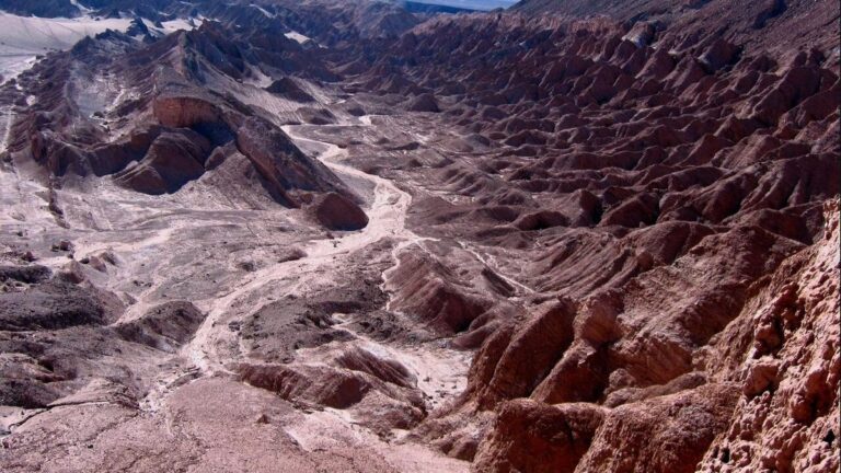 Un touriste français de 68 ans retrouvé mort après s’être embourbé dans la vallée de la Mort sous 46°C.