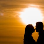Des Toulousains témoignent de leur choix de vivre en couple tout en résidant séparément.