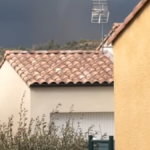 Orages : alerte orange en cours, une tornade provoque des dégâts dans l&rsquo;Aude.