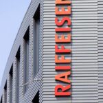 Raiffeisen annonce des résultats semestriels solides tout en prévoyant des économies.