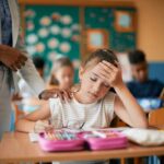 Anxiété de rentrée : trois signes chez les enfants souvent ignorés par les parents.