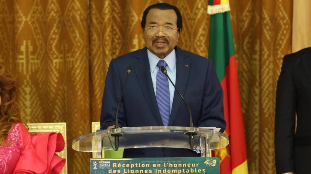 Le genou de Paul Biya remplacé : analyse des enjeux pour le Cameroun.