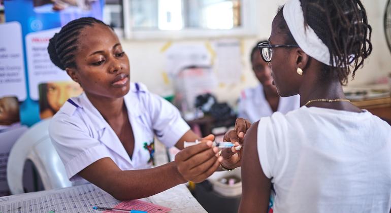 Des soignants supplémentaires renforcent les systèmes de santé en Afrique.