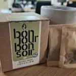 Antoine cultive des plantes aromatiques à Saint-Pryvé après avoir travaillé dans la décoration.
