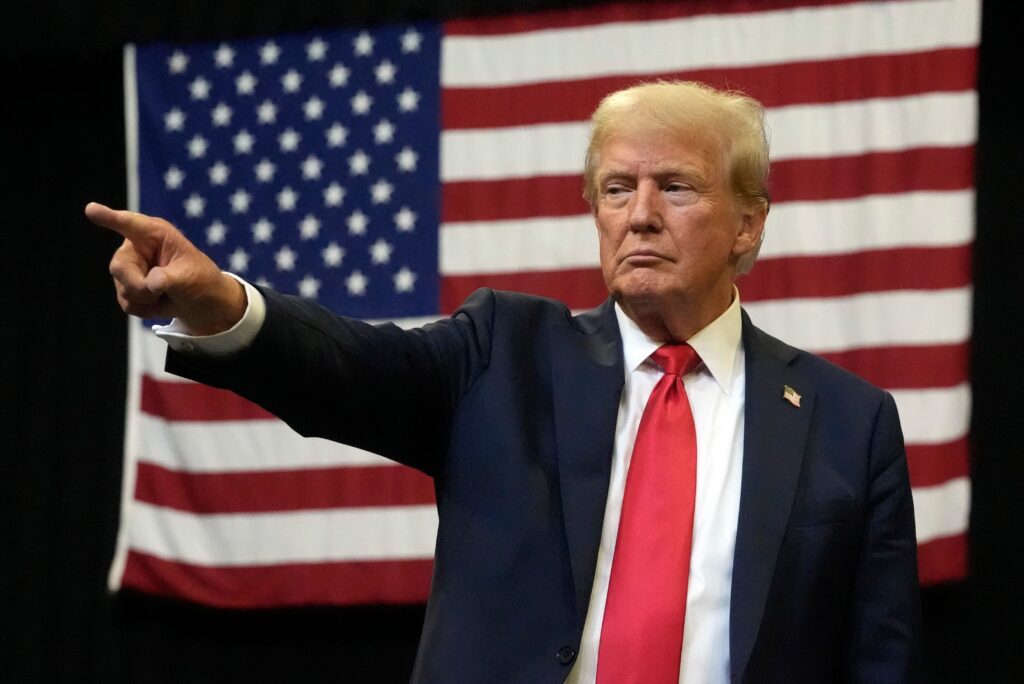 Donald Trump envisage de nouveaux droits de douane sur les semi-conducteurs.