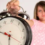 Des études internationales révèlent que le réveil matinal nuit au développement des adolescents.