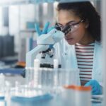 Cancer du sein métastatique : des « tumeurs sur puce » pour optimiser les traitements.
