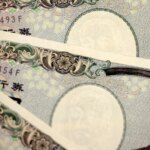 Le yen atteint un plus bas historique face au dollar, la Banque du Japon intervient massivement.