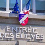 Éric Ciotti annonce l’installation de drapeaux dans les écoles de Nice.