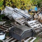 Un homme de 80 ans découvre 200 tonnes de déchets sur sa propriété et doit payer 50 000 euros pour les enlever.