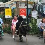 Les Ecouteurs de rue : des psychologues bénévoles apportent une écoute au public.