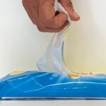 Des douaniers de Marseille saisissent 26 tonnes de cigarettes dissimulées dans des lingettes pour bébé.