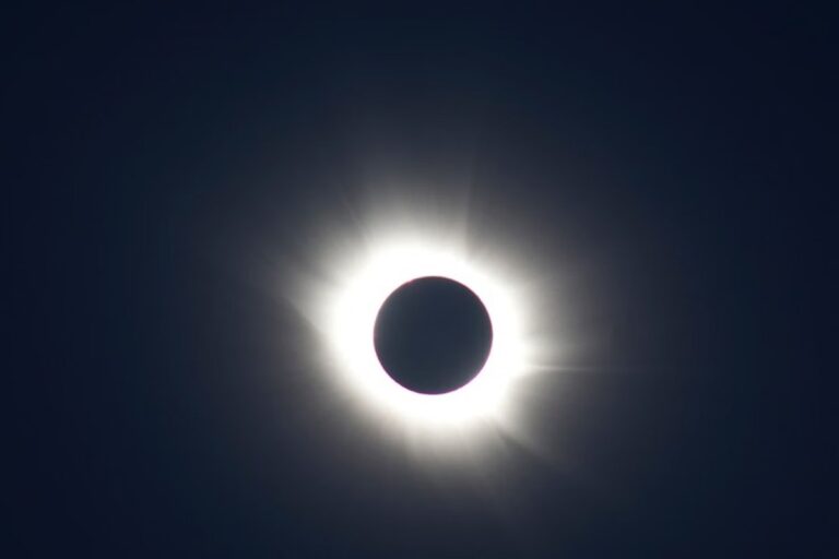 Eclipse totale observable en Europe : un phénomène astronomique captivant pour les scientifiques