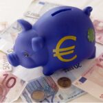 Le débat sur la dépendance aux marchés financiers et la gestion de la dette publique.