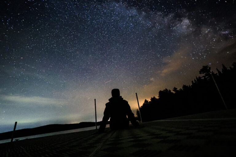 Parc national de Frontenac : activités d’observation des étoiles pour les visiteurs.