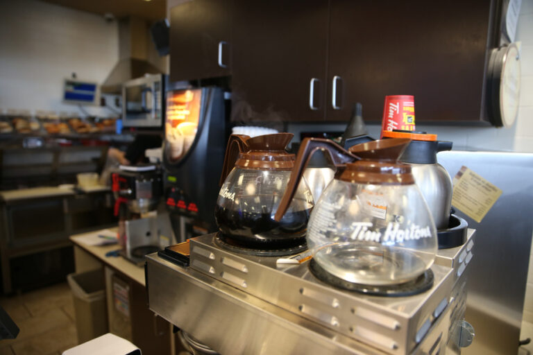 Les Îles-de-la-Madeleine se retrouvent sans Tim Hortons après la fermeture du café.
