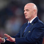 Des cadres de la FIFA se distancient de Gianni Infantino, révélant des tensions internes.