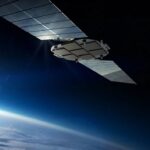 L’US Space Force développe des satellites plats pour améliorer la surveillance en orbite basse.