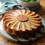Cake aux aubergines et feta : une recette méditerranéenne adoptée par des chefs français.