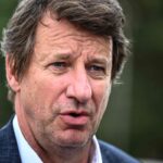 Présidentielle 2027 : Yannick Jadot se rallie à Raphaël Glucksmann pour les élections.