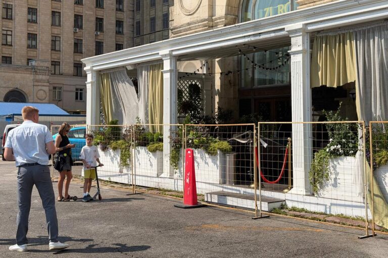 Attentat à la bombe dans un restaurant de Moscou : trois morts et 21 blessés.