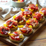 Tartelettes renversées aux courgettes et tomates cerises : une recette végétale à découvrir.