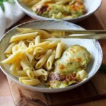 Poulet au pesto et mozzarella : une recette simple pour les amateurs de cuisine italienne.