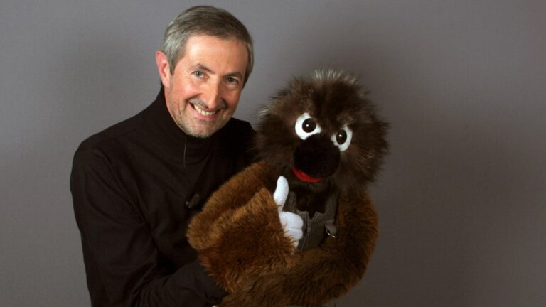 Michel Dejeneffe, créateur de Tatayet, décède, laissant un héritage dans la marionnette française.