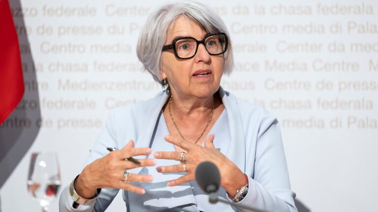 Salaires des PDG de caisses maladie en Suisse : une situation jugée intouchable.