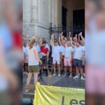 Des choristes gays romands suscitent des réactions vives sur les réseaux sociaux.