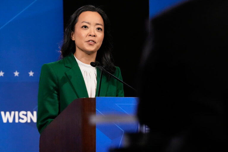 Francesca Hong, première gouverneure socialiste élue au Wisconsin, suscite des débats politiques.