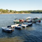 Le barrage d’Éguzon génère de l’électricité et attire des touristes dans le Berry.