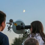 Nuits des étoiles : observation des constellations avant l’éclipse solaire prévue.