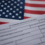 Décret de Trump sur la GPA : implications pour les couples étrangers en quête de maternité.