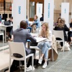 Alternance : le secteur privé attire de plus en plus de jeunes en France