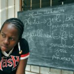 L&rsquo;argot d&rsquo;Abidjan, entre « Gaou » et « s’enjailler », influence le langage des adolescents.