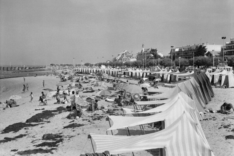 Les dangers des vacances selon la presse : analyse des risques pour les voyageurs en France.
