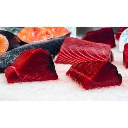 Longe de thon albacore frais sous vide avec peau