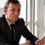 Radio France critiquée après l’arrivée d’un chroniqueur de Valeurs Actuelles dans l’équipe.